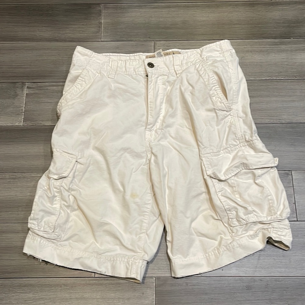 American Eagle Outfitters light khaki cargo shorts size 33